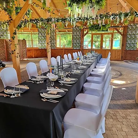 Chabrowy Dworek Hotel