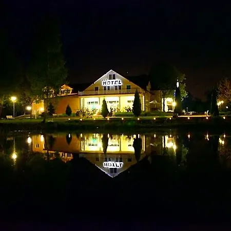 Hotel Chabrowy Dworek 3*