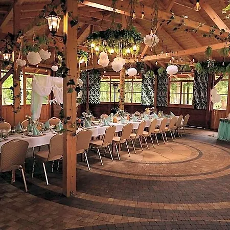 Chabrowy Dworek Hotel