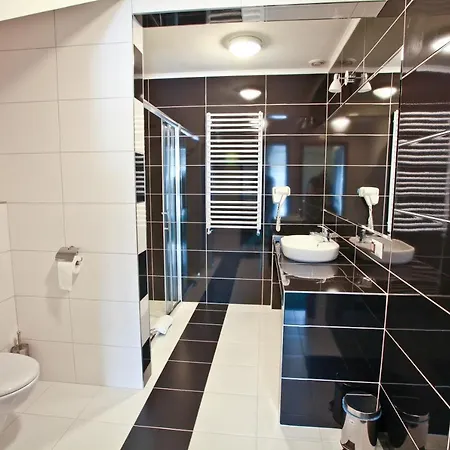 Hotel Chabrowy Dworek 3*